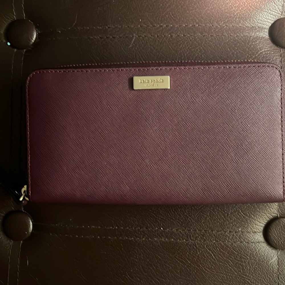 Large Kate Spade wallet excellent use condition gold hardware